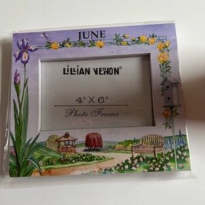 New Lillian Vernon floral June frame 4" x 6" stand or hang option Decor Wall